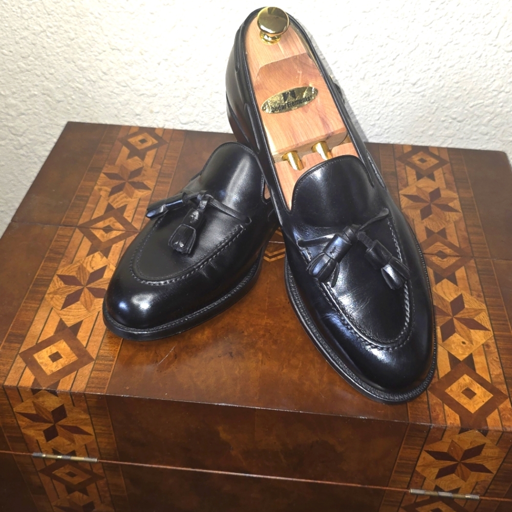 Hickey-Freeman 10.5D Glossy Black Leather Slip-On Loafers with Tassels